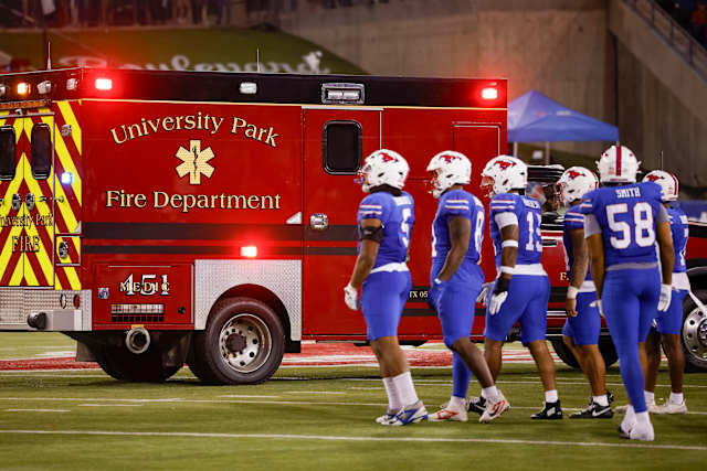 SMU Football Injury Report: AJ Davis Taken Off Field After Concerning Injury