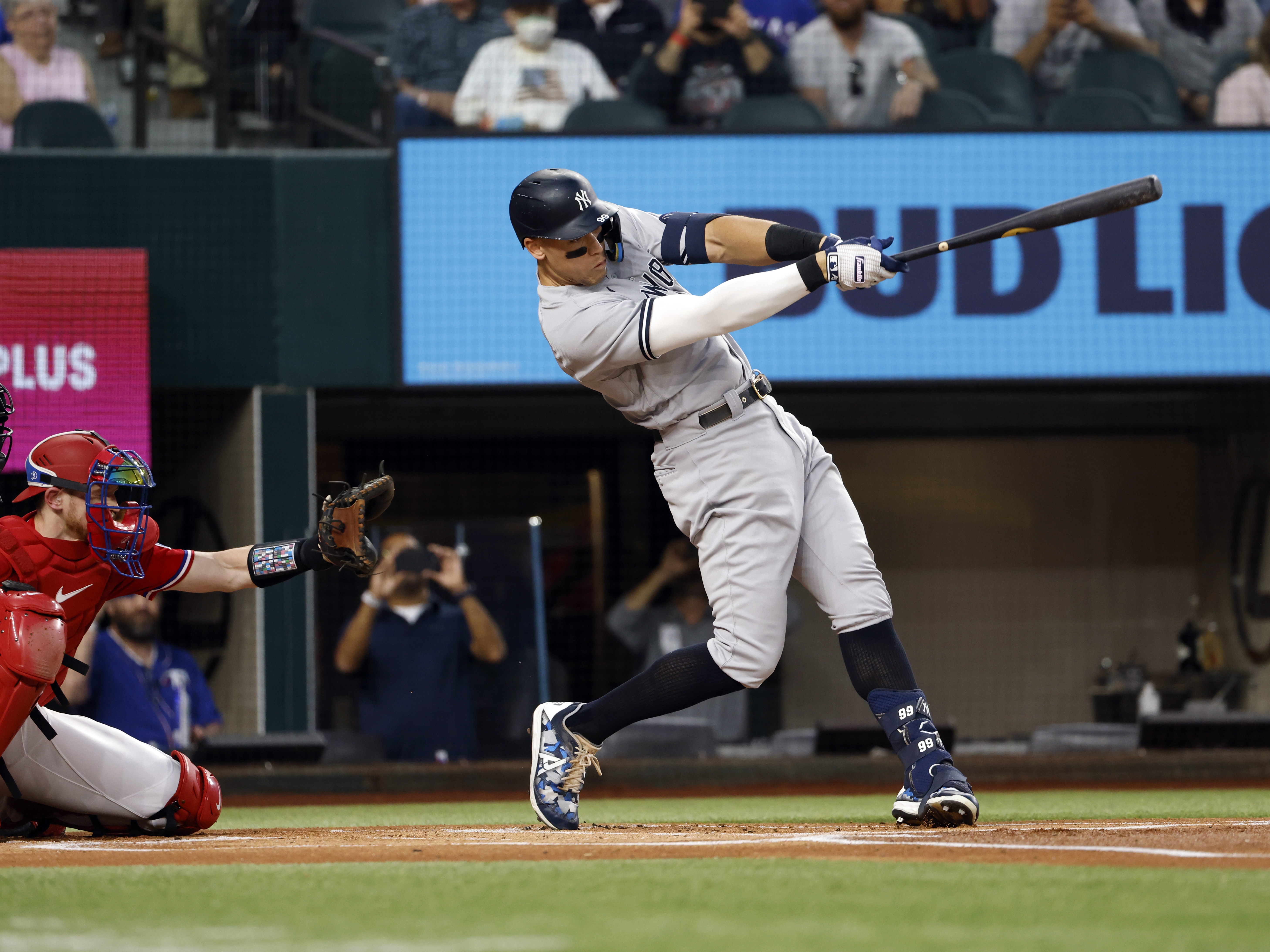 Aaron Judge and the Race for the MLB Home Run Record: A Complete Overview