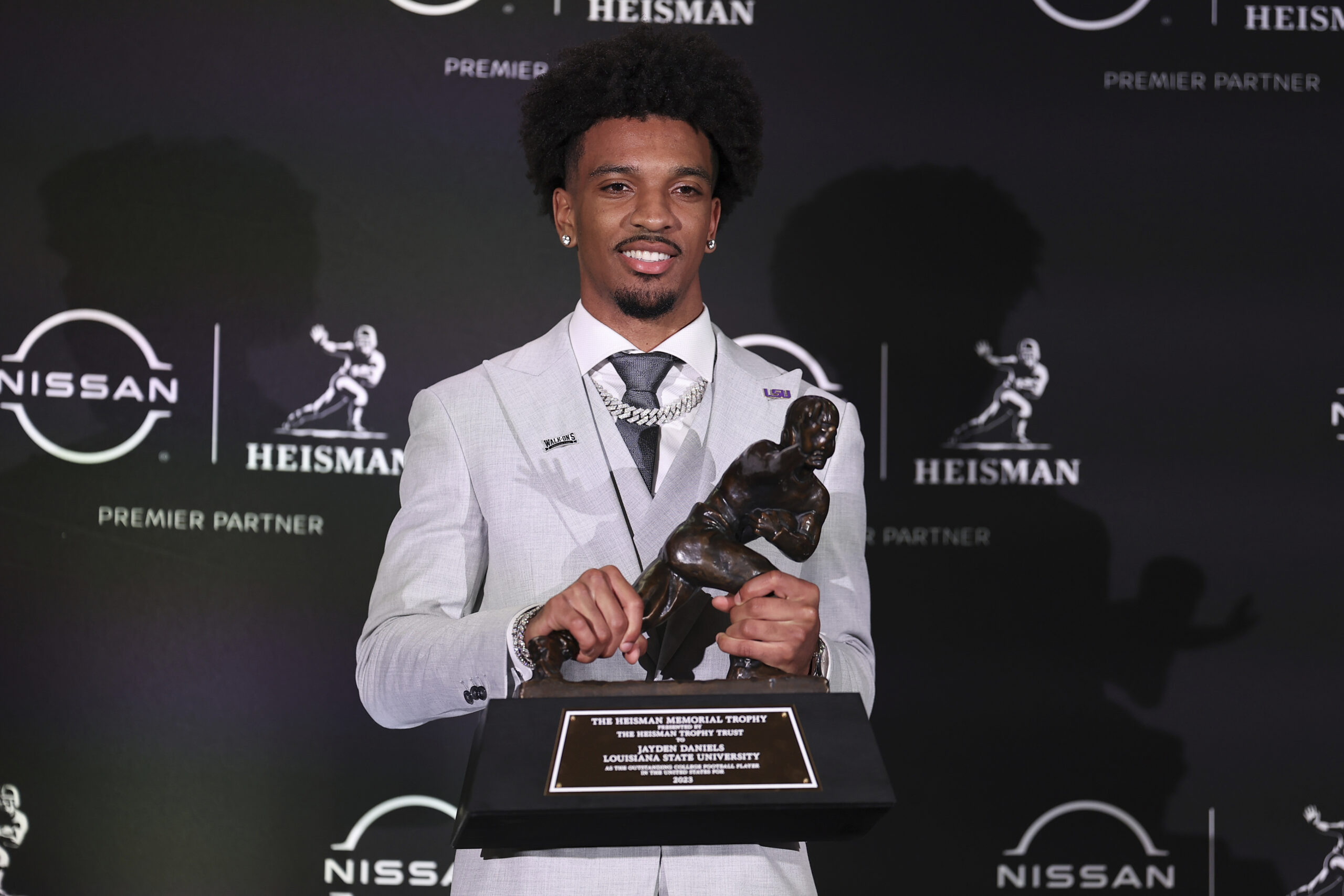 Jayden Daniels Rocks the Heisman Jacket Before Ceremony